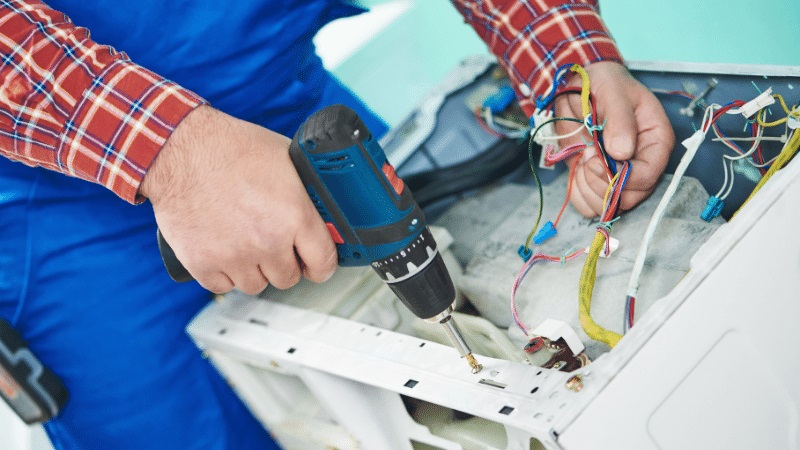 Kocaeli Hotpoint Hotpoint çamaşır makinesi kart tamiri – Su almama arızası orijinal parça ile giderildi. - Teknik servis örneği